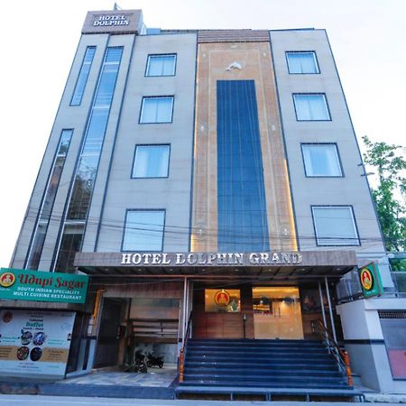 Hotel Dolphin Grand Varanasi Exterior photo