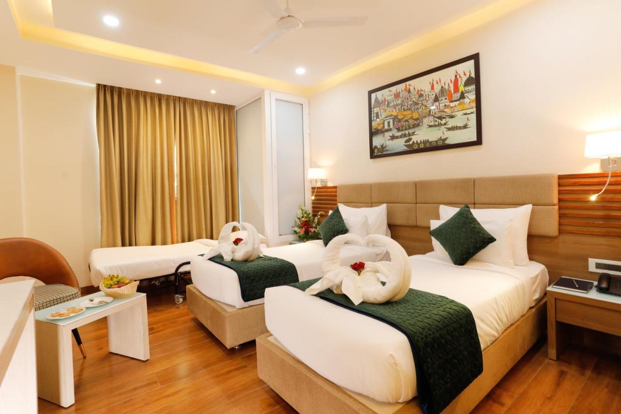 Hotel Dolphin Grand Varanasi Exterior photo