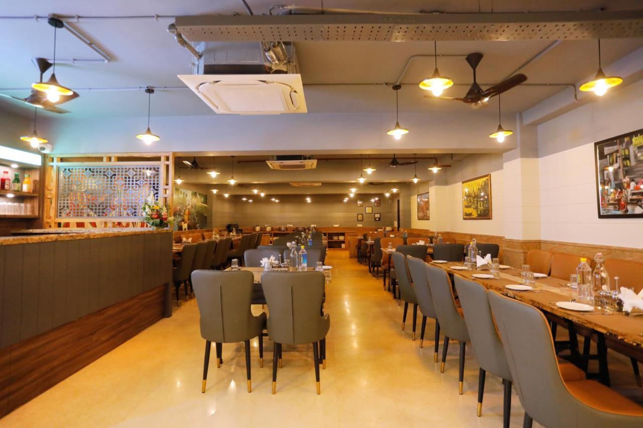 Hotel Dolphin Grand Varanasi Exterior photo