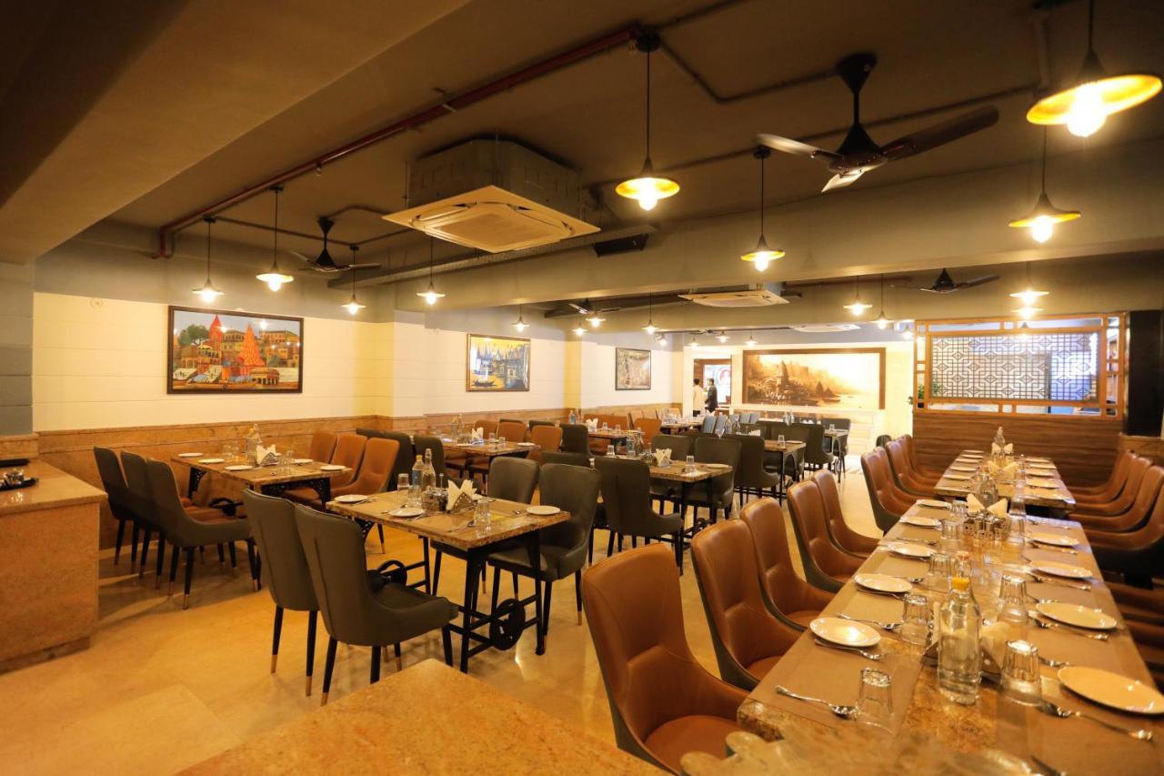Hotel Dolphin Grand Varanasi Exterior photo