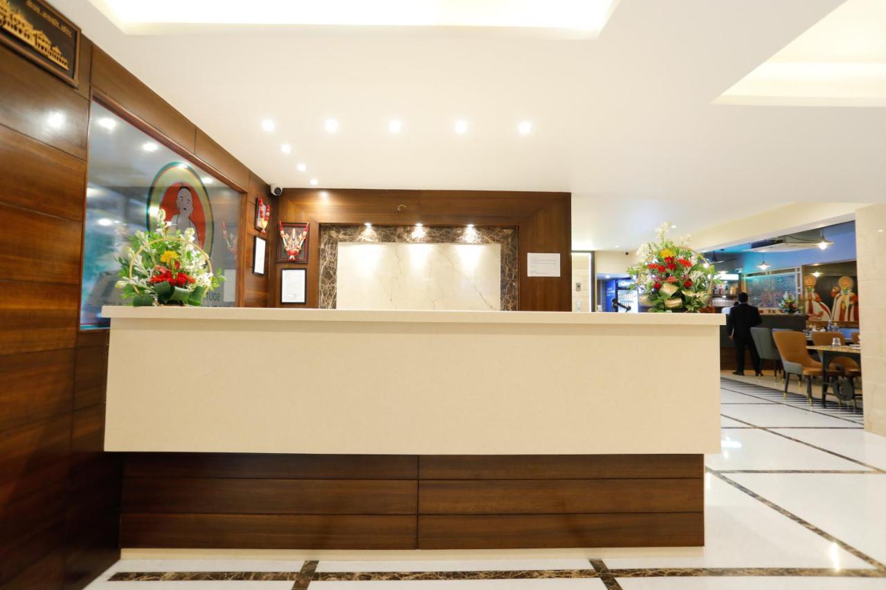 Hotel Dolphin Grand Varanasi Exterior photo