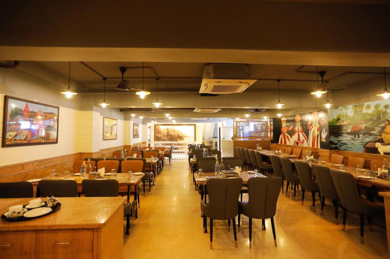 Hotel Dolphin Grand Varanasi Exterior photo