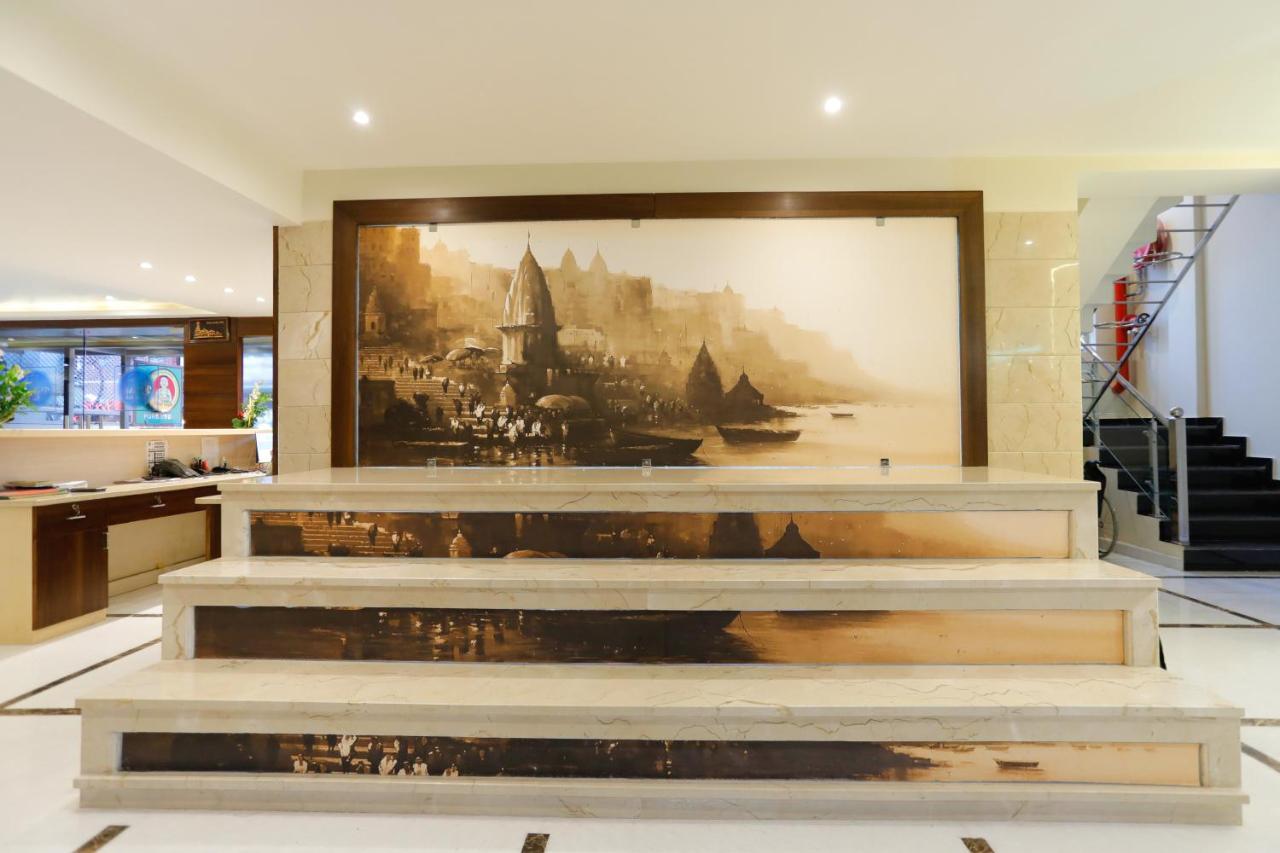 Hotel Dolphin Grand Varanasi Exterior photo