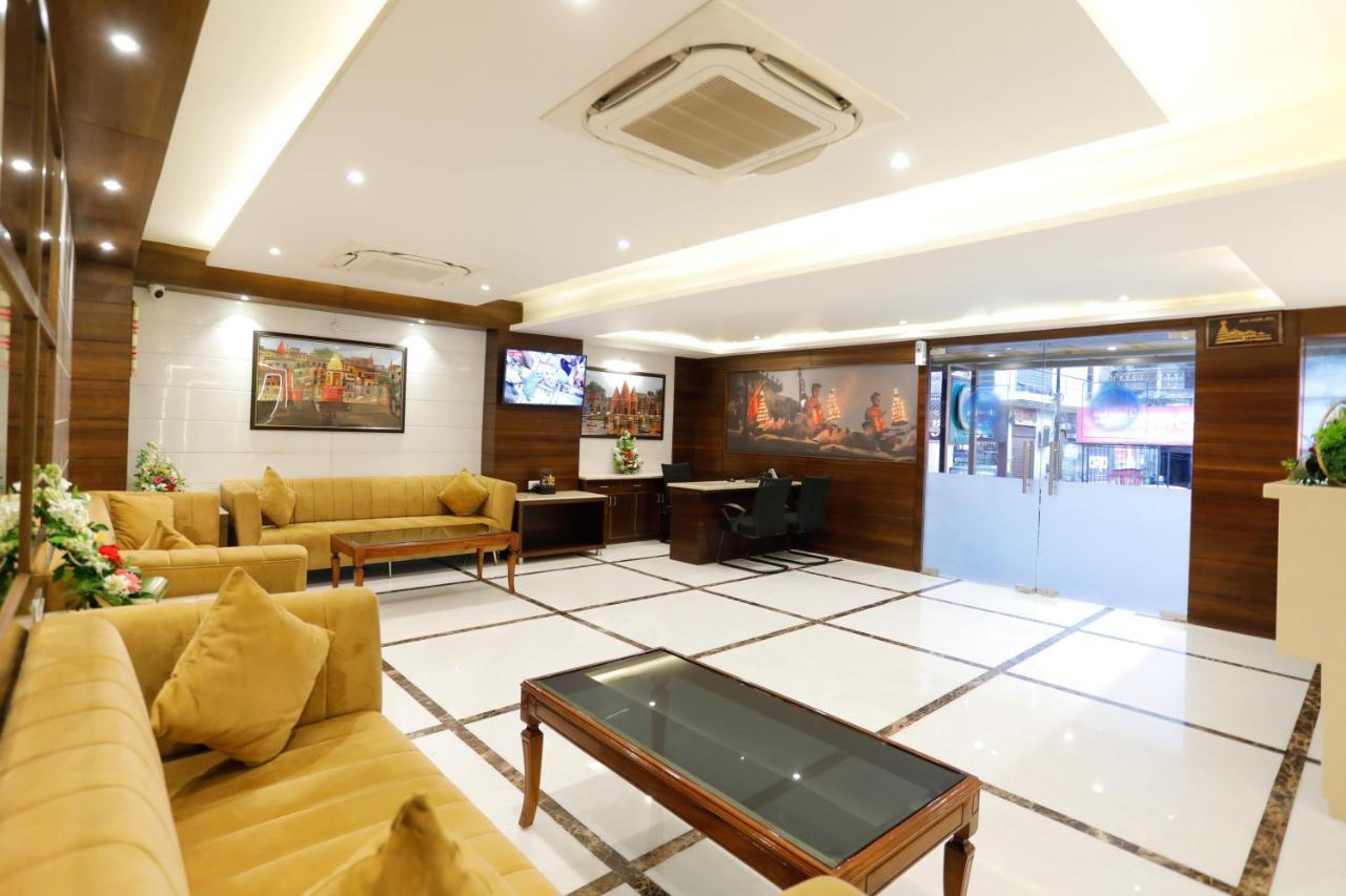 Hotel Dolphin Grand Varanasi Exterior photo