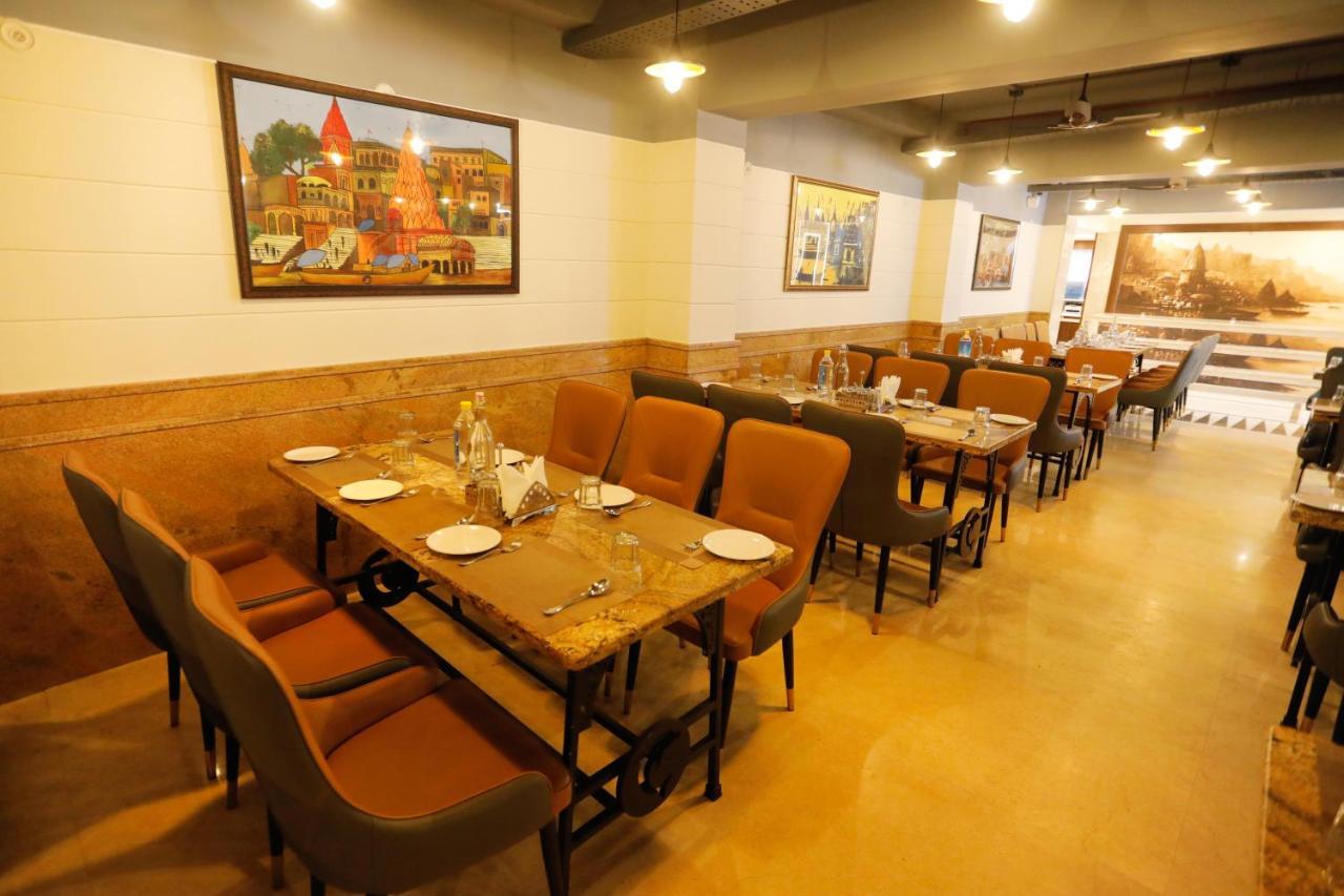 Hotel Dolphin Grand Varanasi Exterior photo