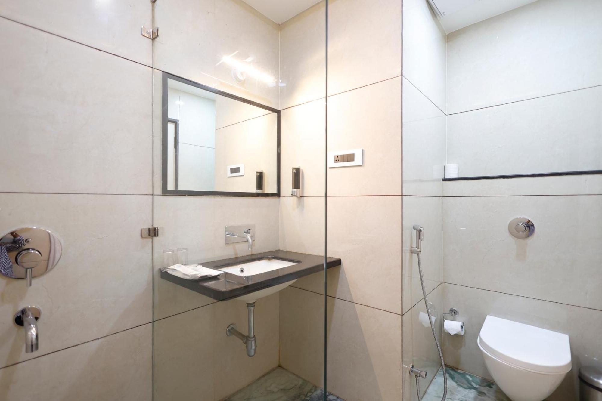 Hotel Dolphin Grand Varanasi Exterior photo